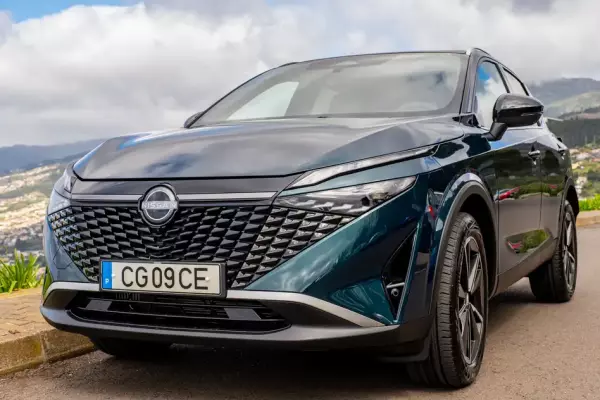 Nissan Qashqai for rent in Canico