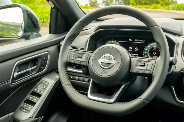 Nissan Qashqai para alugar no Cani&ccedil;o