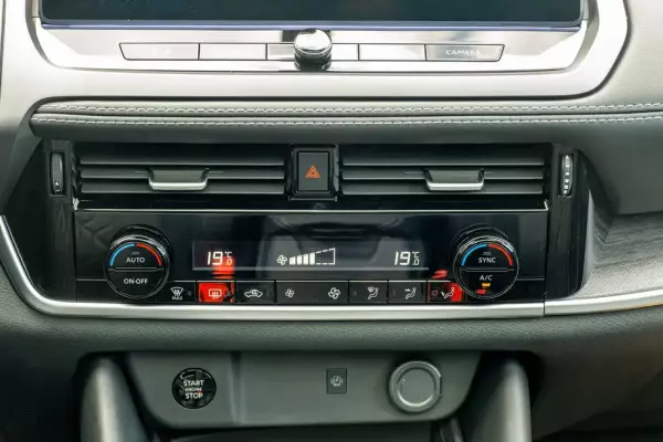 Nissan Qashqai para alugar no Cani&ccedil;o
