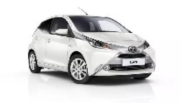 Toyota Yaris for rent in Madalena